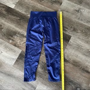 NEW Fabletics Navy Seamless Mid-Rise Solid Capri, Size Small